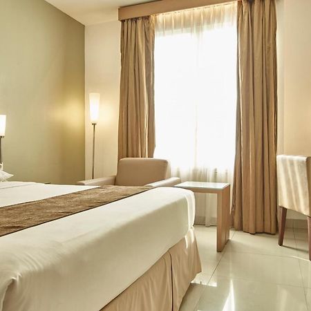 Triniti Hotel Jakarta Exterior foto