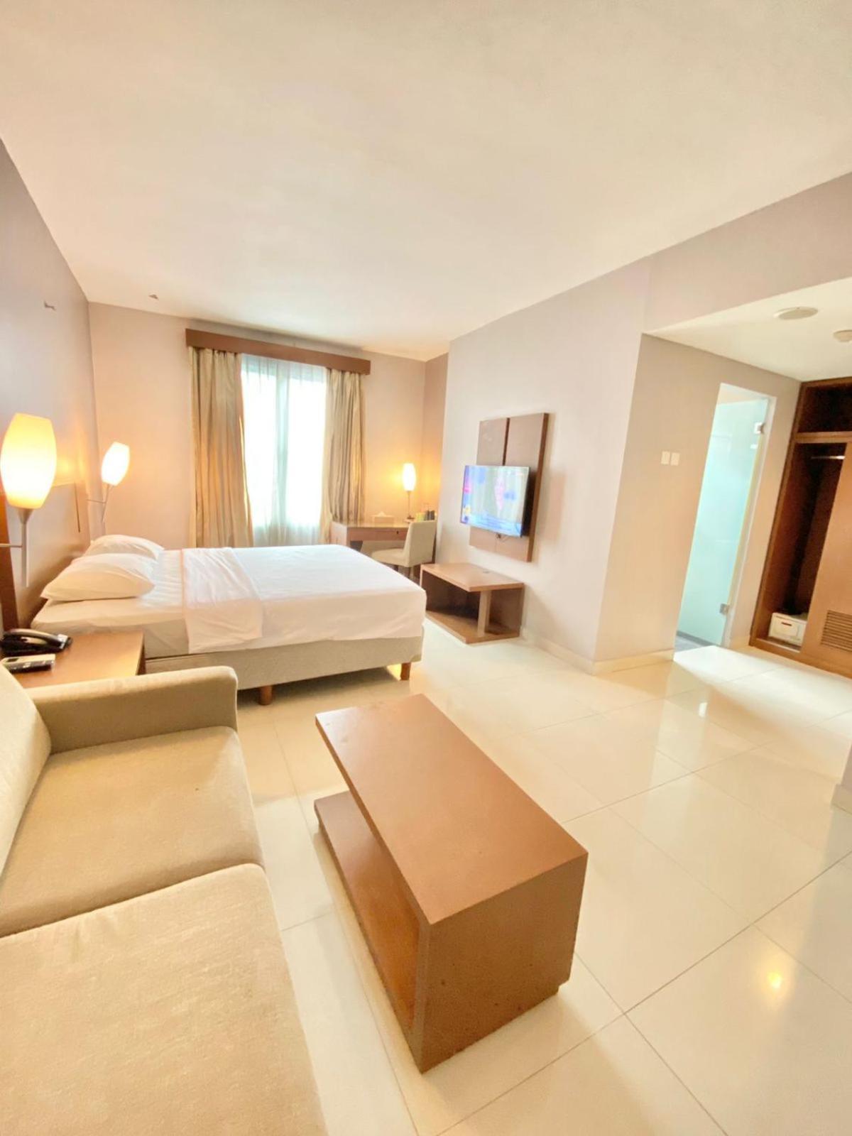 Triniti Hotel Jakarta Exterior foto