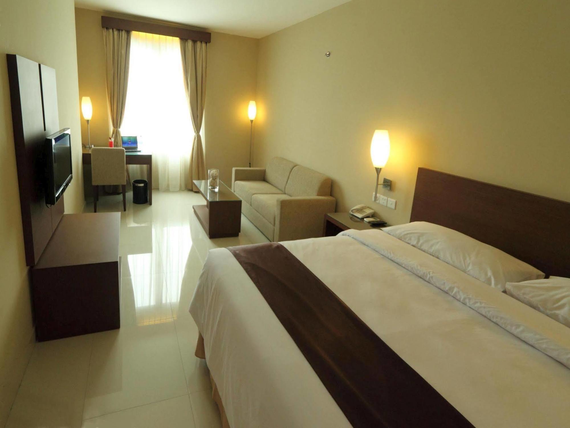 Triniti Hotel Jakarta Exterior foto
